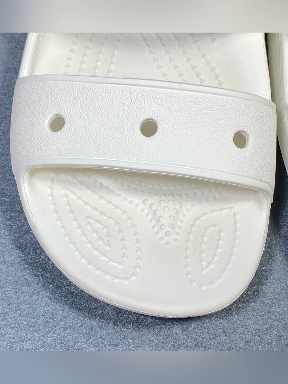 Crocs Open Toe Slides White with Removable Charms, Unisex -Men Sz 9, Women Sz 11
